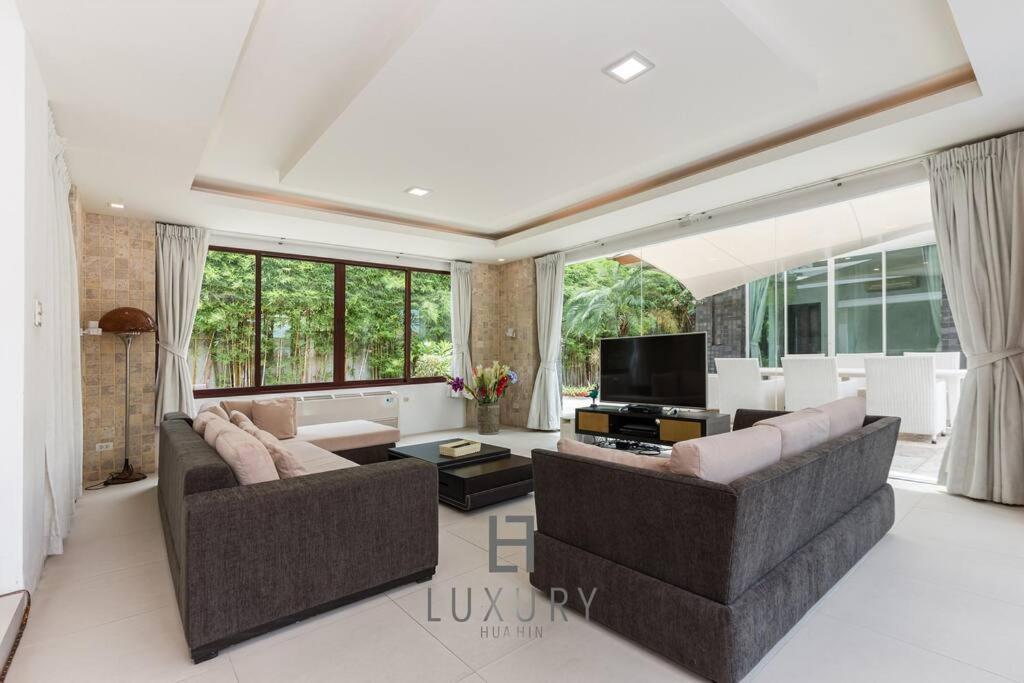 Villa Unique Pool With 5 Bedrooms And Sea View Pm-c1 HHQ