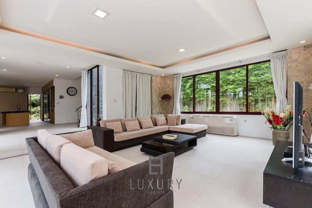 Villa Unique Pool With 5 Bedrooms And Sea View Pm-c1 HHQ