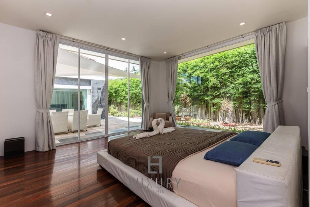Unique Pool With 5 Bedrooms And Sea View Pm-c1 Villa HHQ