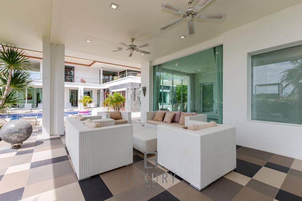 Unique Pool With 5 Bedrooms And Sea View Pm-c1 Villa HHQ