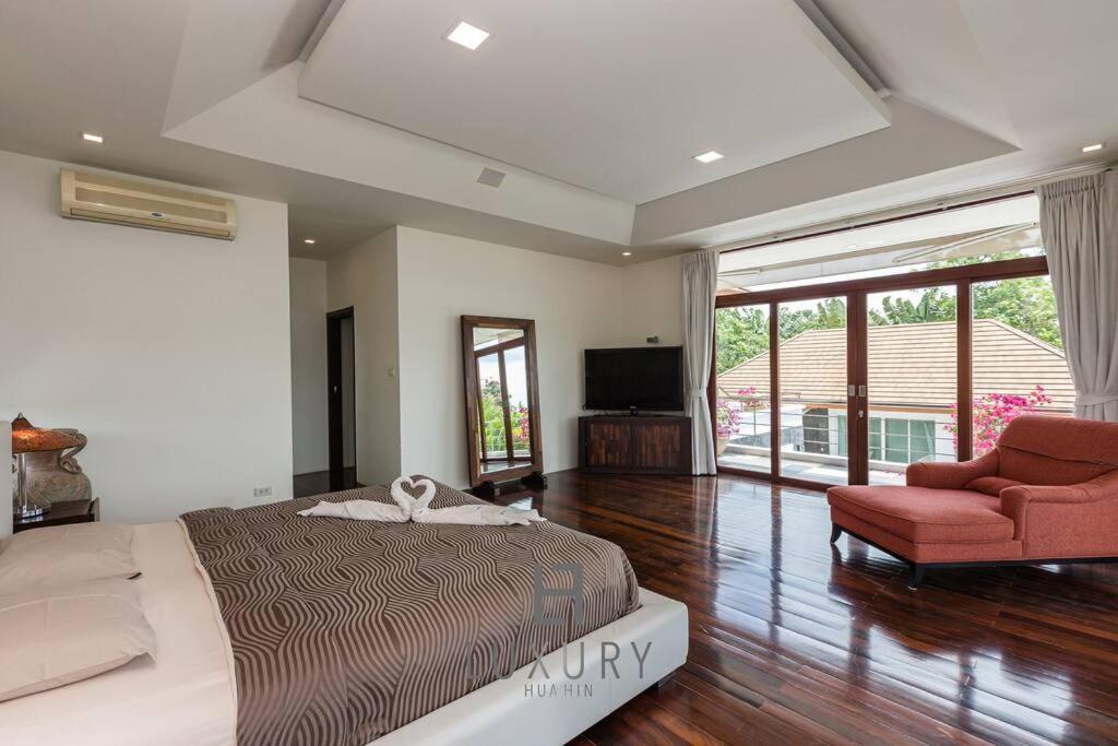 Villa Unique Pool With 5 Bedrooms And Sea View Pm-c1 HHQ