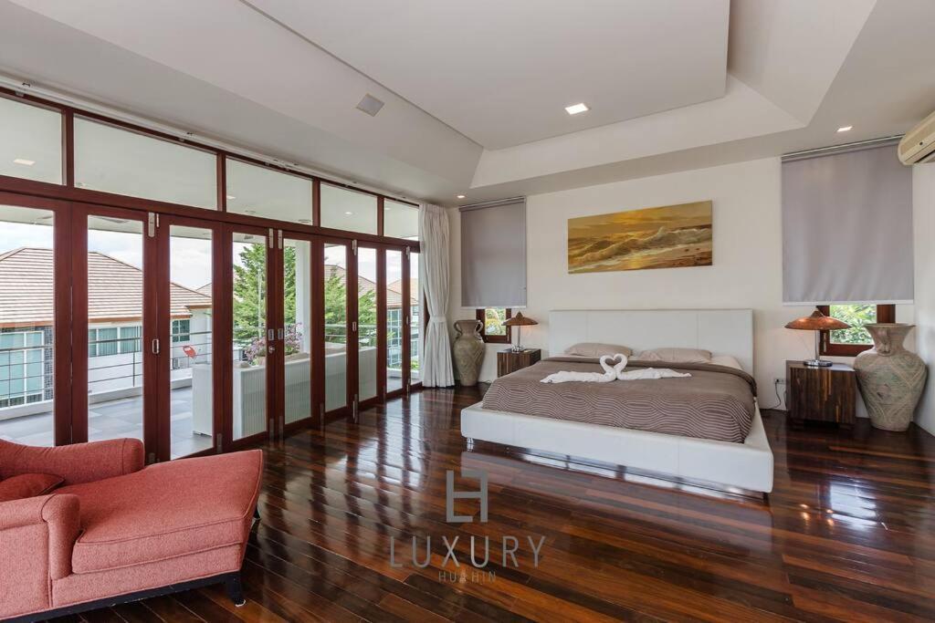 Unique Pool With 5 Bedrooms And Sea View Pm-c1 Villa