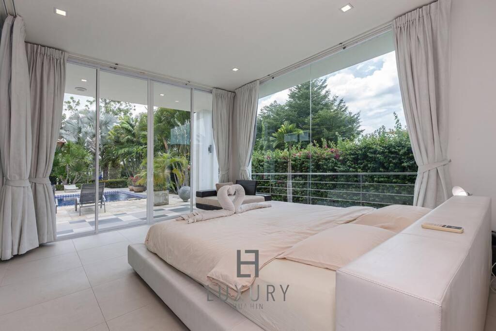 Villa Unique Pool With 5 Bedrooms And Sea View Pm-c1 HHQ