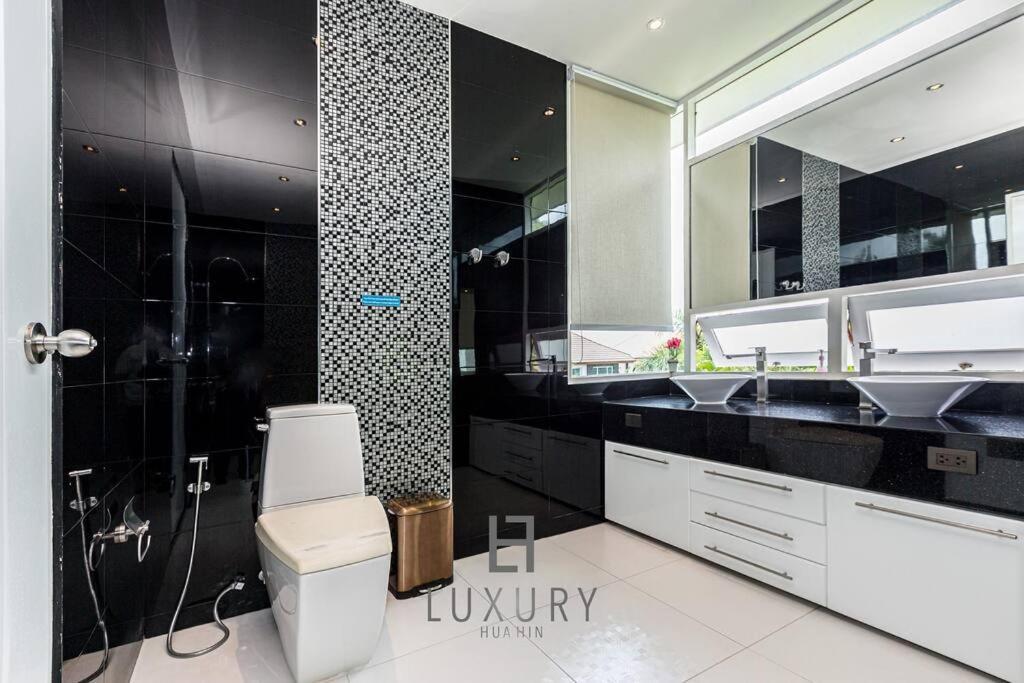 Villa Unique Pool With 5 Bedrooms And Sea View Pm-c1 HHQ